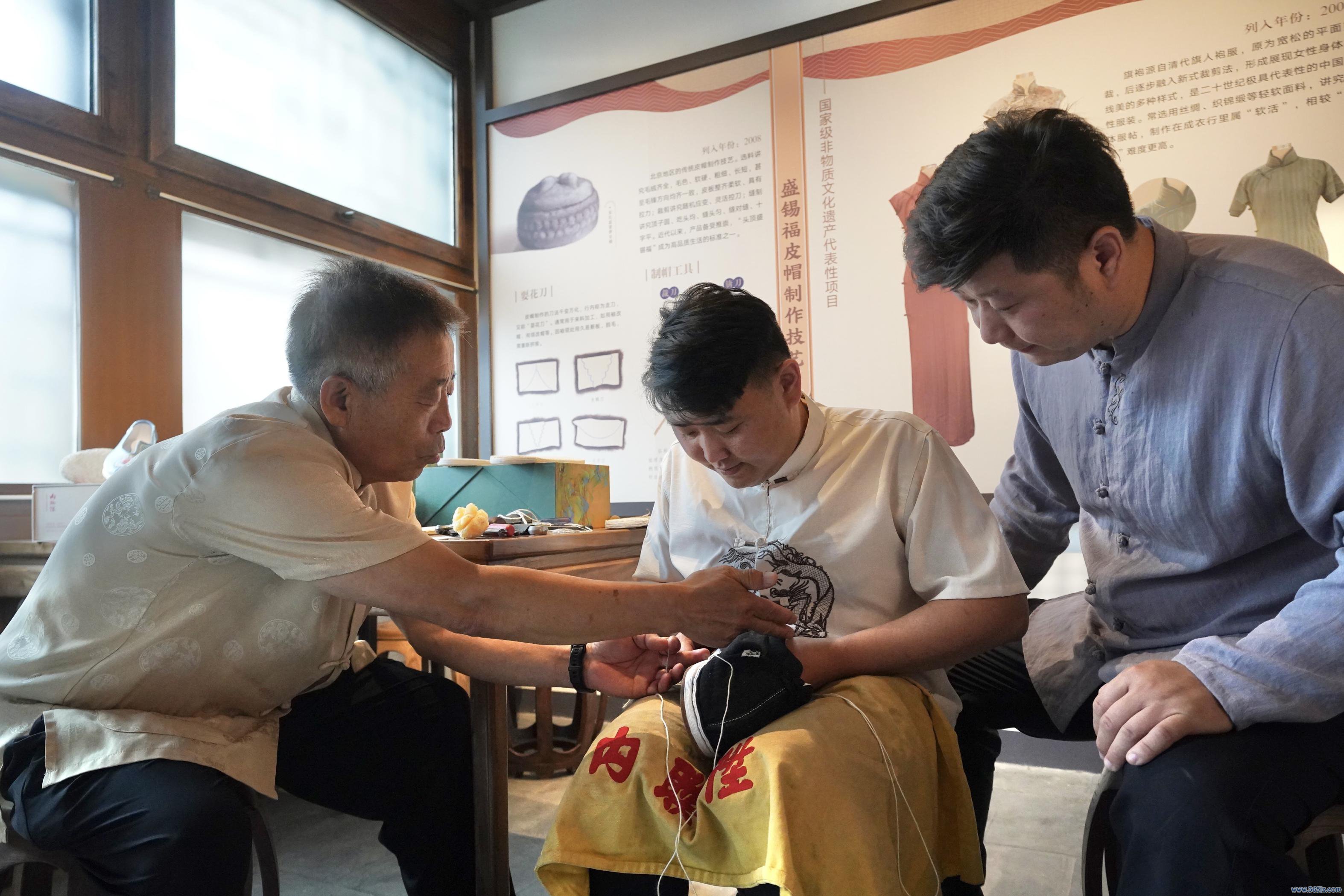 程功250612—北京非遗体验中心举办“匠心传薪火 非遗正芳华”行径，现场公布第五批市级非遗代表性传承东谈主名单5